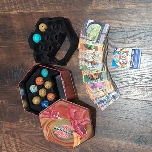 Bakugan Battle Brawlers Hexagon Tin with Brawlers